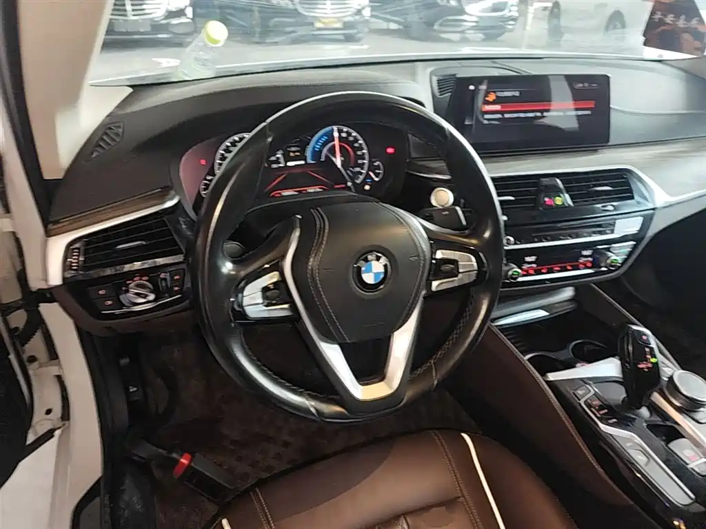 BMW 5 Series New Energy 2019 — фото 11