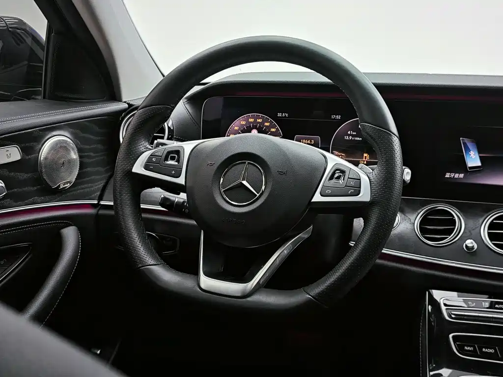 Mercedes-Benz E-Class 2016 — фото 13