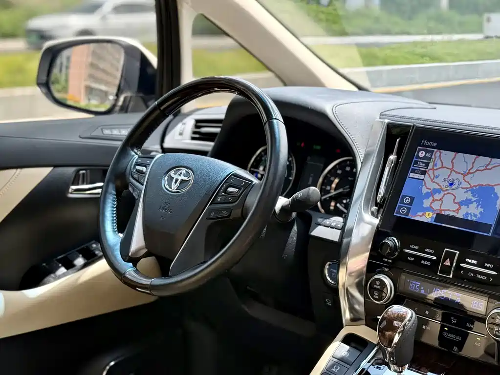 Toyota Alphard 2022 — фото 14