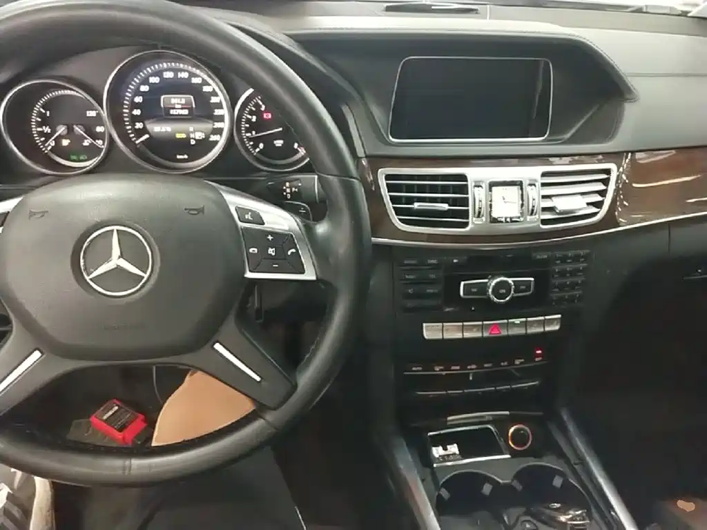 Mercedes-Benz E-Class 2015 — фото 10