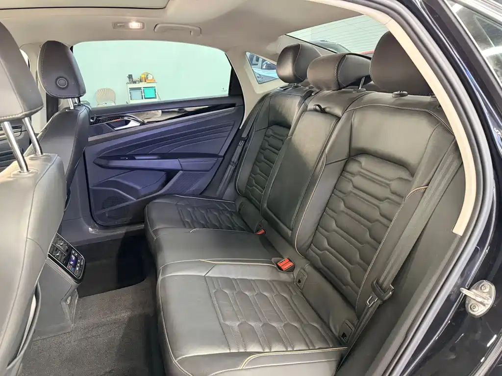 Volkswagen Passat 2019 — фото 12