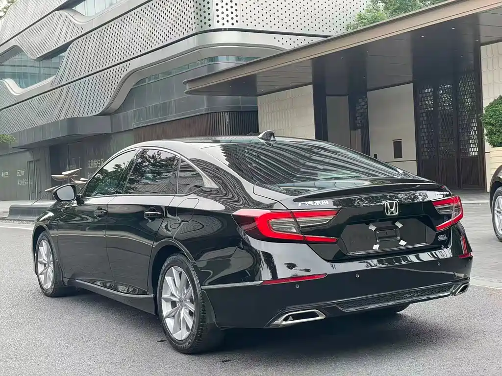 Honda Accord 2022 — фото 16