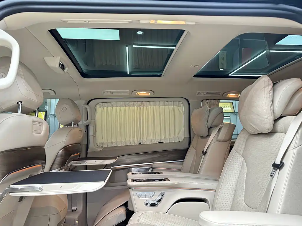 Mercedes-Benz V-Class 2023 — фото 11