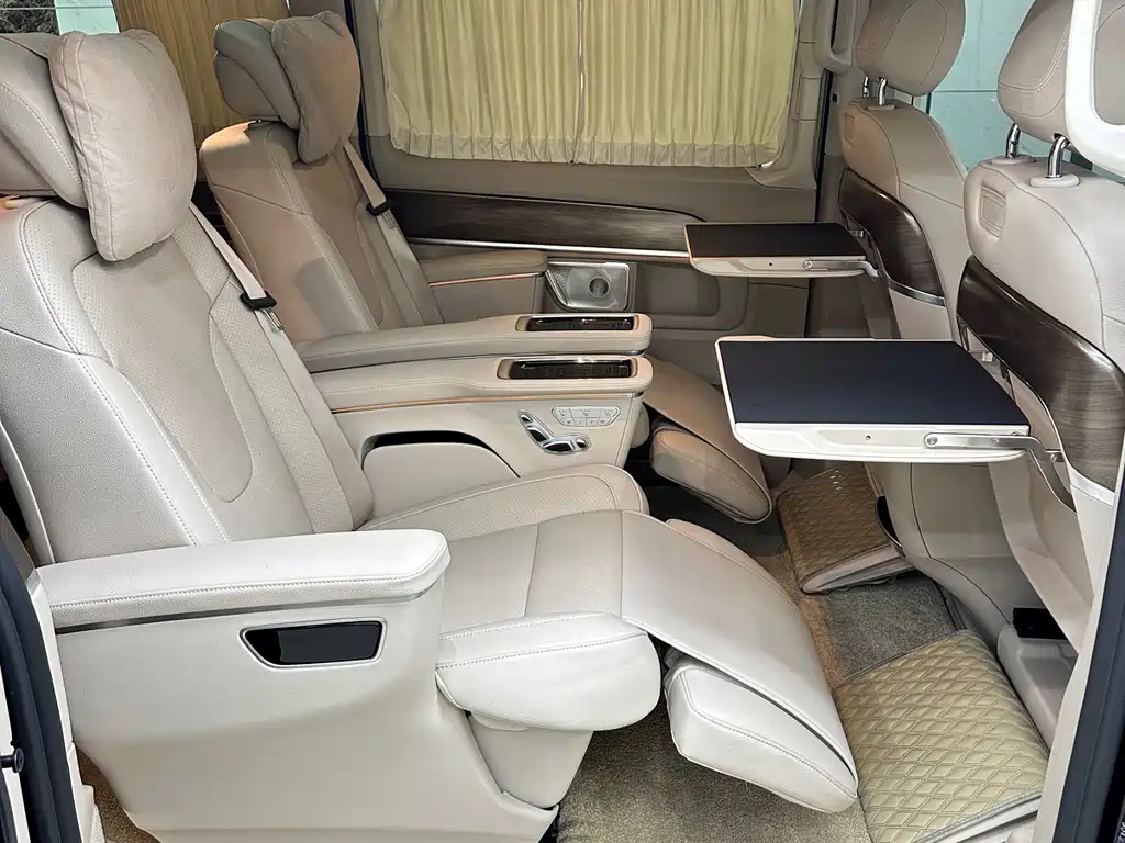 Mercedes-Benz V-Class 2023 — фото 13