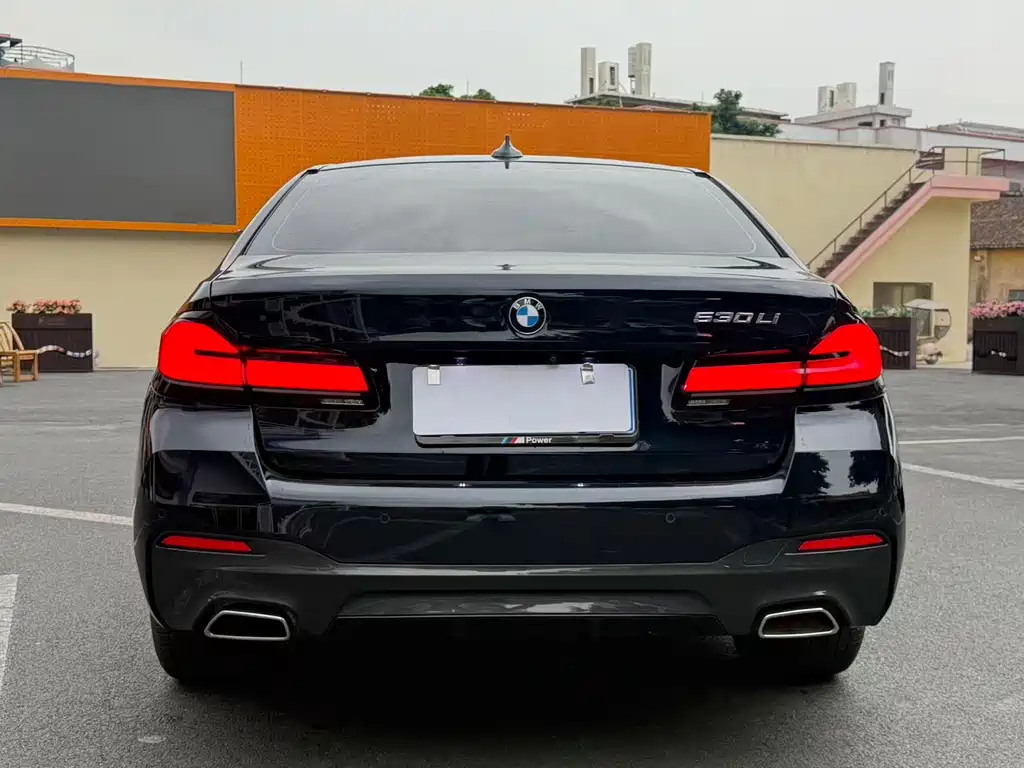 BMW 5 Series 2023 — фото 17