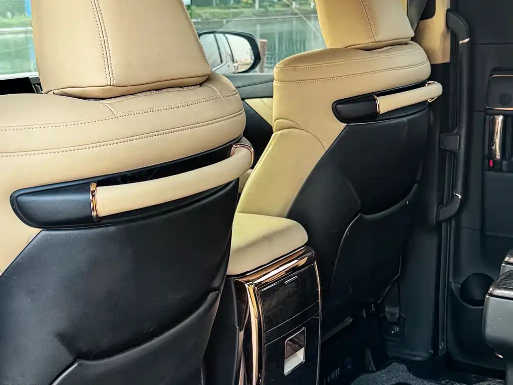 Toyota Alphard 2023 — фото 15