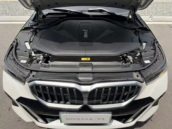 BMW i5 2025