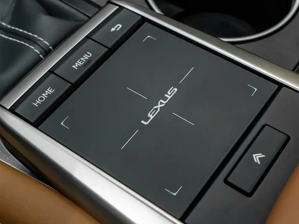 Lexus RX 2022 — фото 17