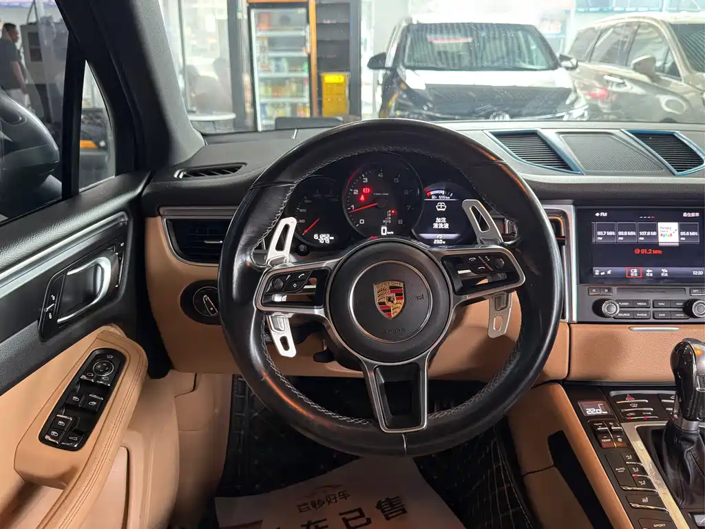 Porsche Macan 2017 — фото 10
