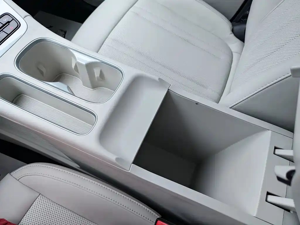Geely Galaxy Starwish 2025 — фото 21