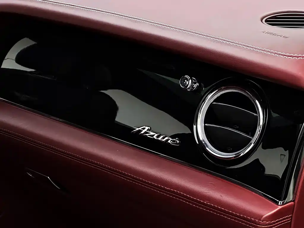Bentley Bentayga 2023 — фото 18