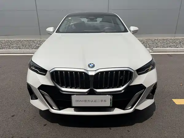 BMW i5 2025