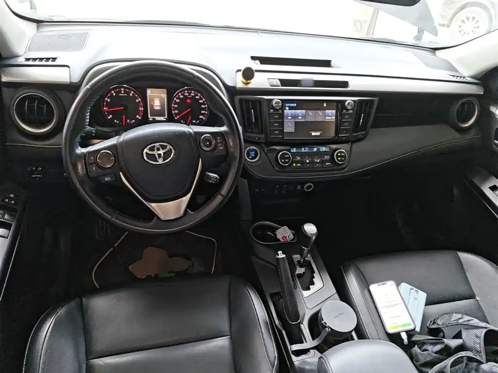Toyota RAV4 2019 — фото 10