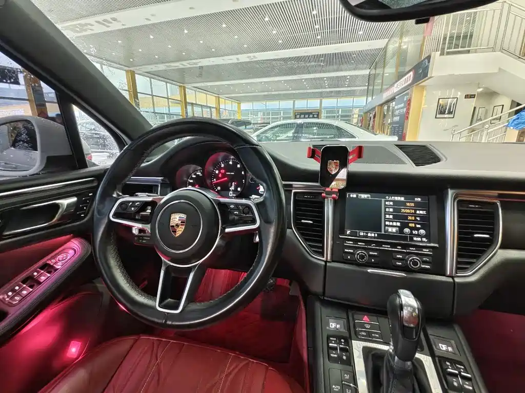 Porsche Macan 2016 — фото 15