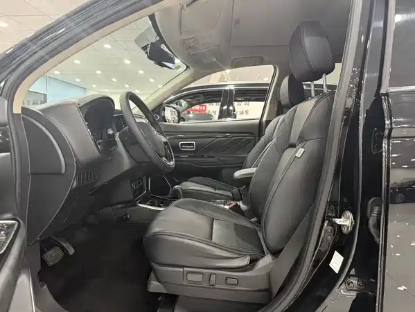 Mitsubishi Outlander 2021