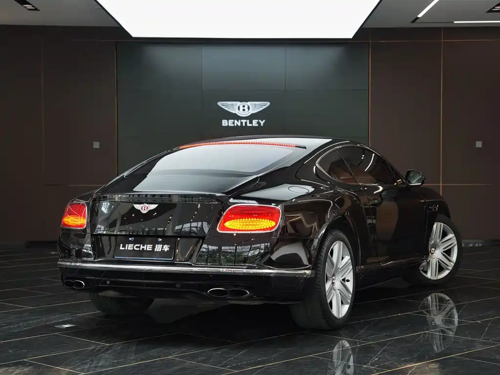 Bentley Continental 2017 — фото 18