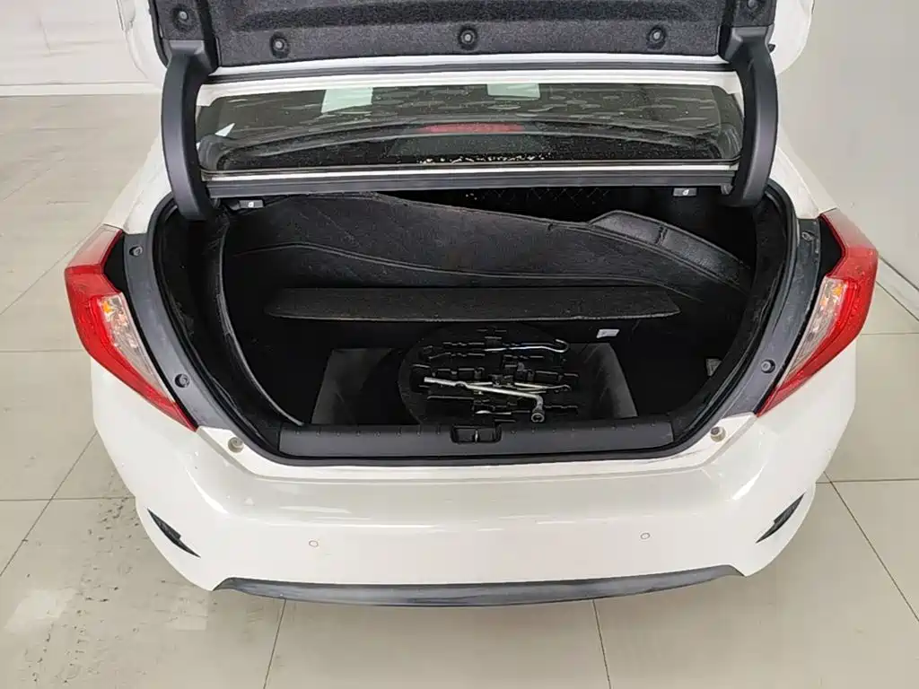 Honda Civic 2019 — фото 19