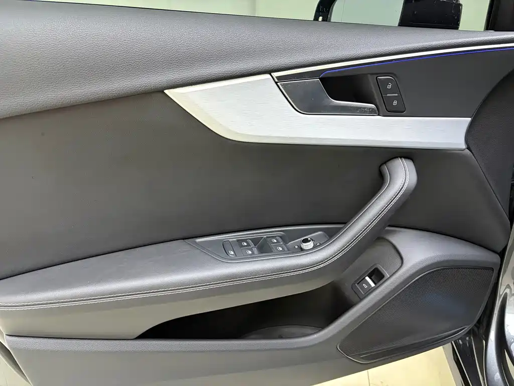Audi A4L 2023 — фото 10