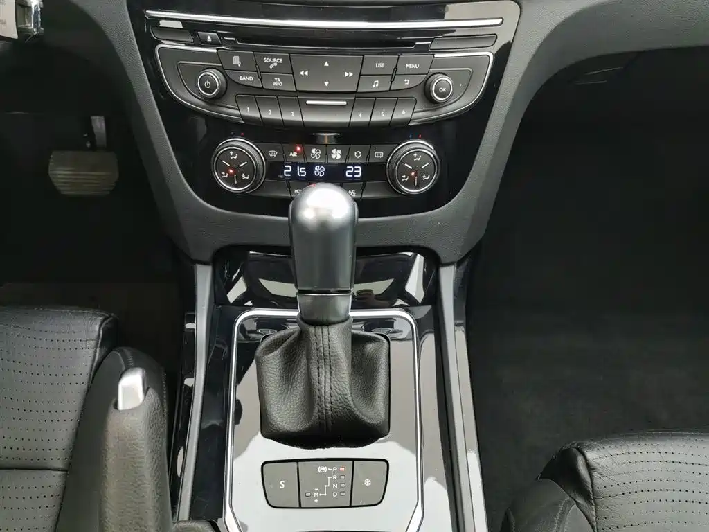 Peugeot 508 2014 — фото 13