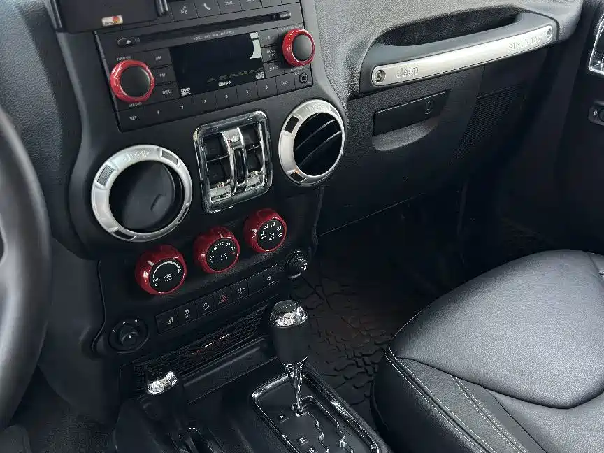 Jeep Wrangler 2016 — фото 16