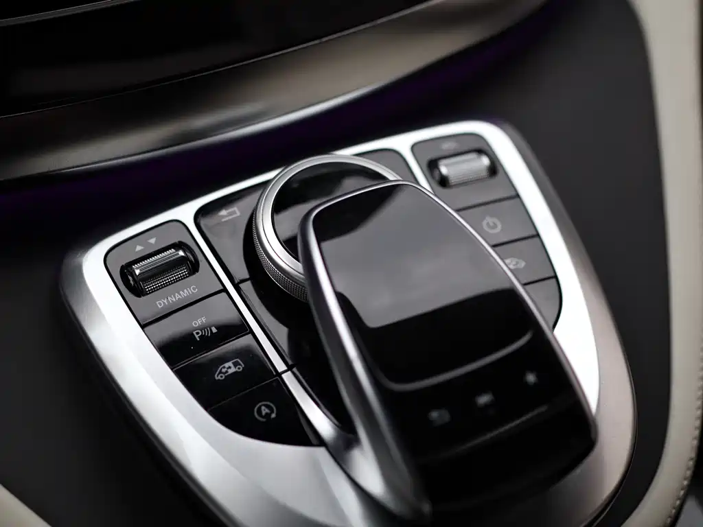 Mercedes-Benz V-Class 2018 — фото 14