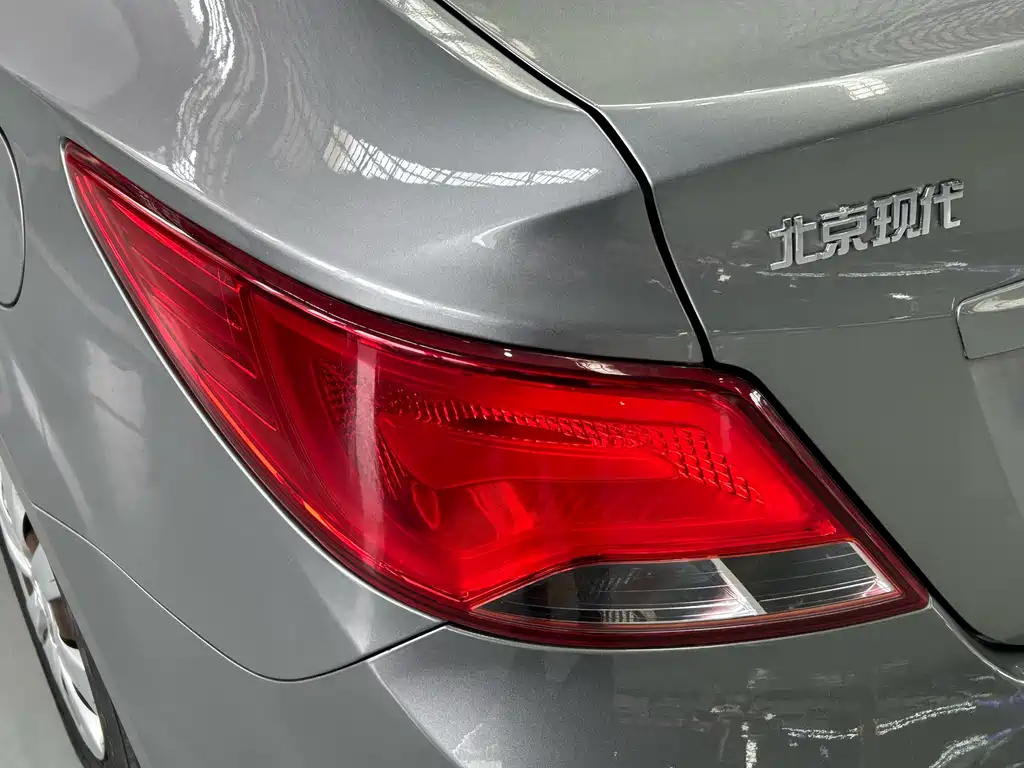 Hyundai Verna 2015 — фото 23