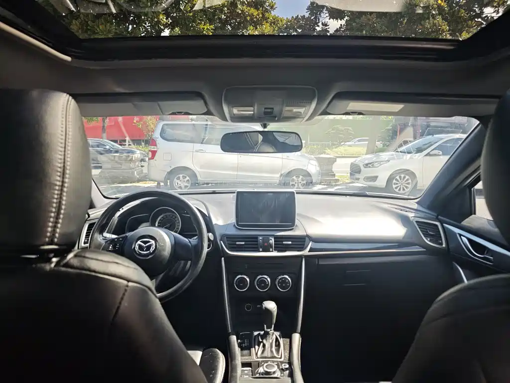 Mazda CX-4 2017 — фото 11