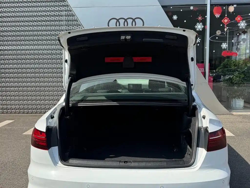 Audi A4L 2023 — фото 6