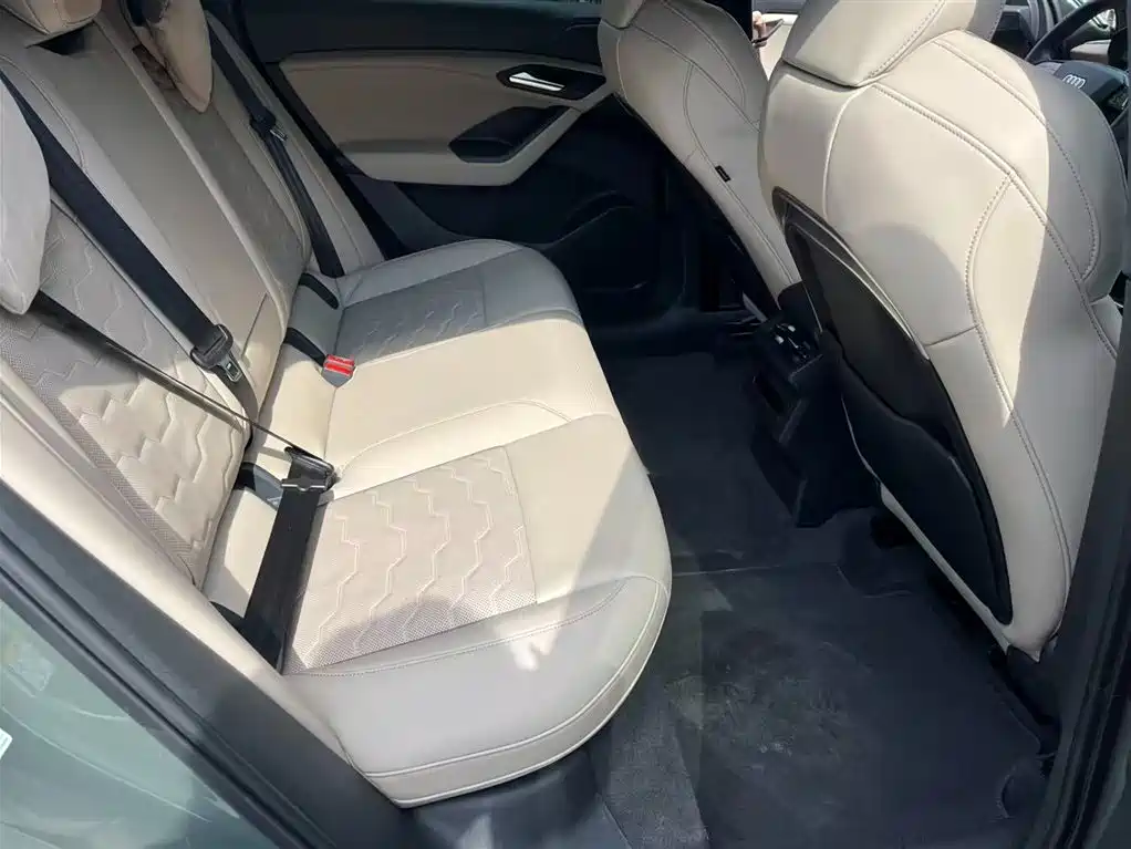 Audi Q6L E-Tron 2025 — фото 11