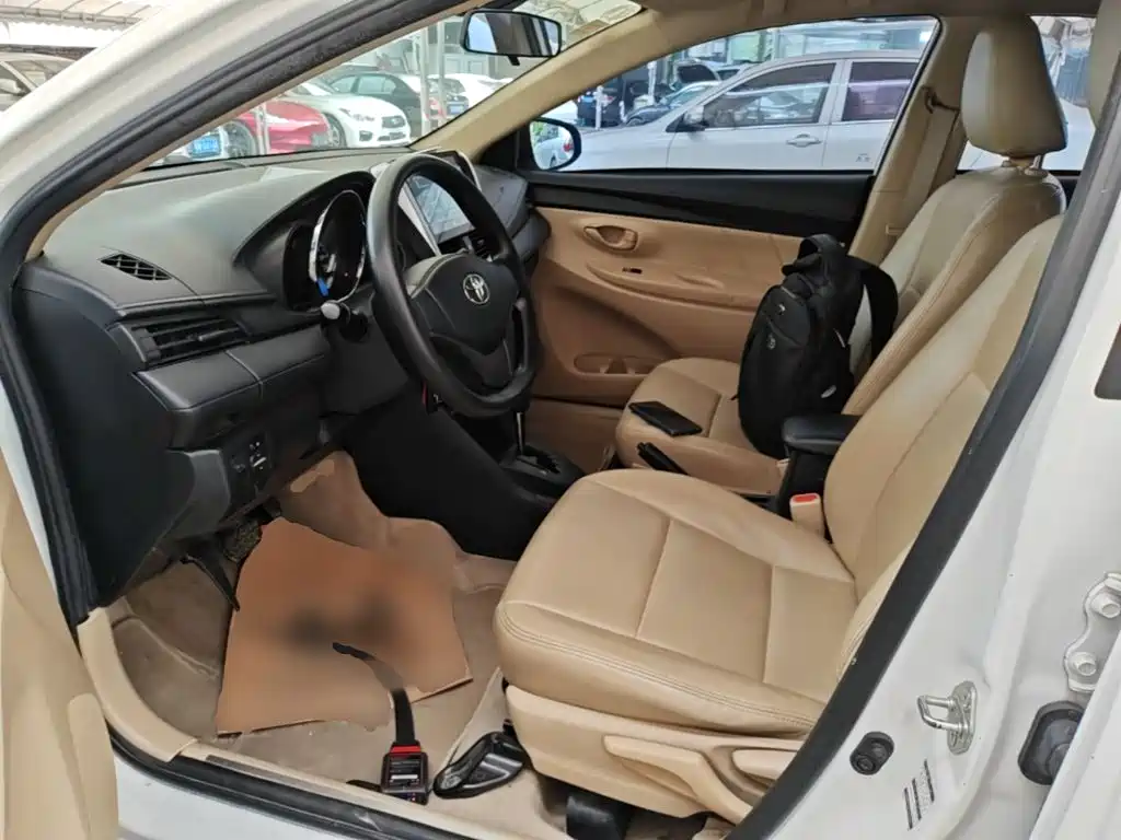 Toyota Yaris L 2018 — фото 15