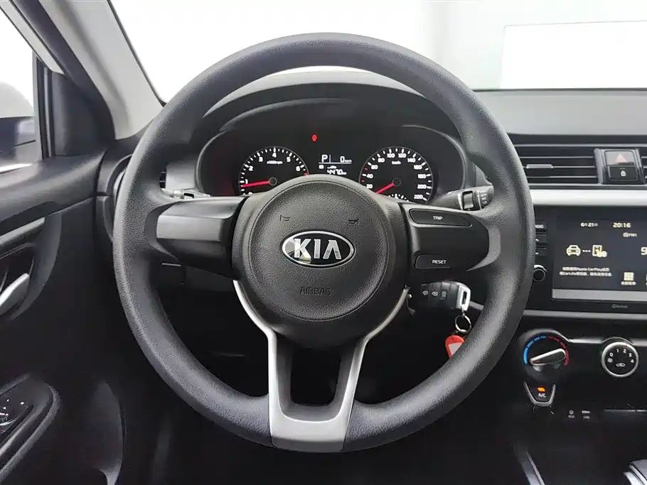 Kia K2 2017 — фото 15