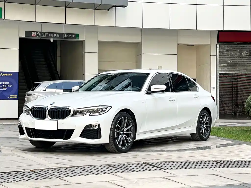 BMW 3 Series 2022 — фото 1