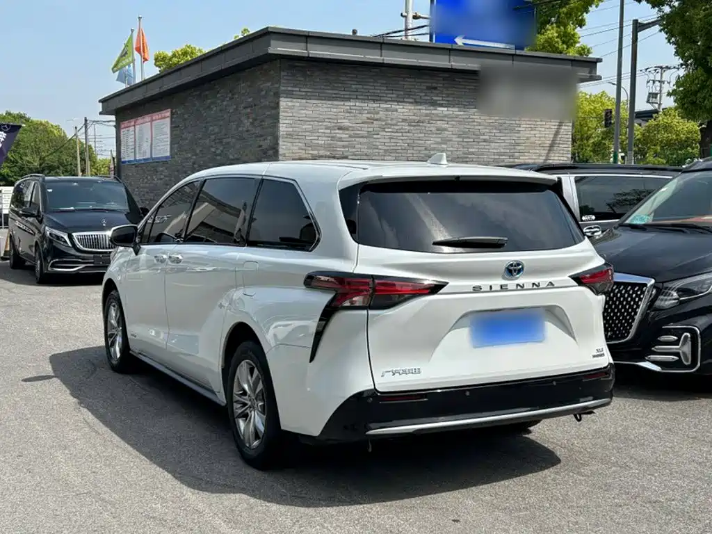 Toyota Sienna 2024 — фото 11