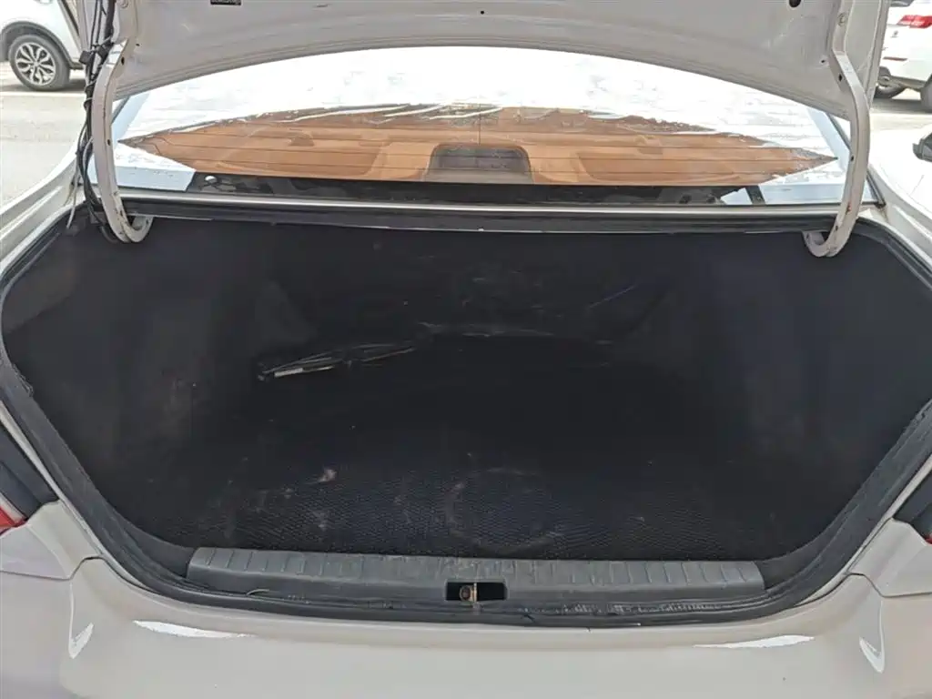 Toyota Corolla 2015 — фото 19