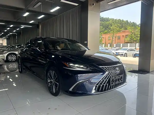 Lexus ES 2022