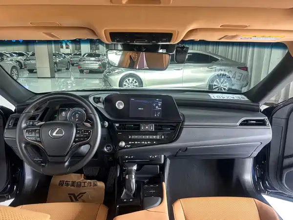 Lexus ES 2022