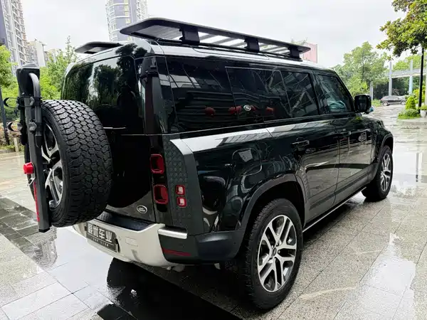 Land Rover Defender 2023