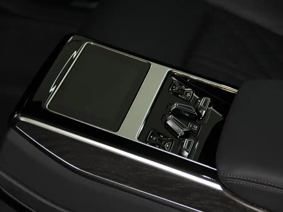 Audi A8 2023 — фото 21