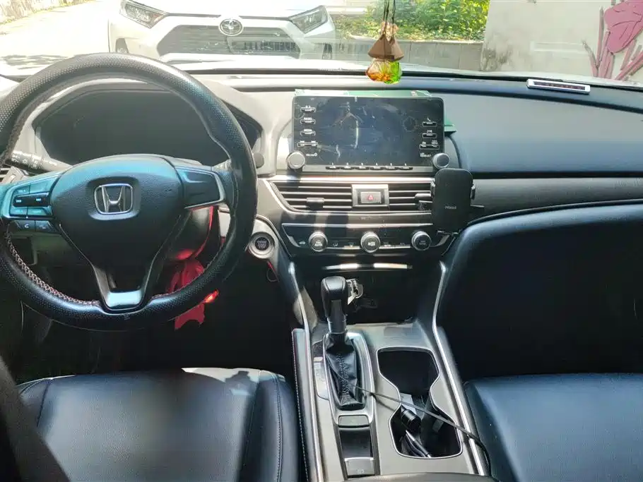 Honda Accord 2019 — фото 12