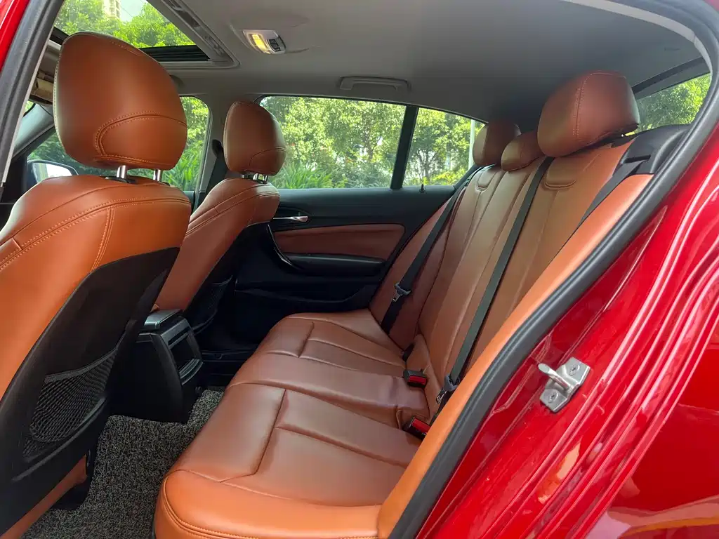 BMW 1 Series 2019 — фото 12