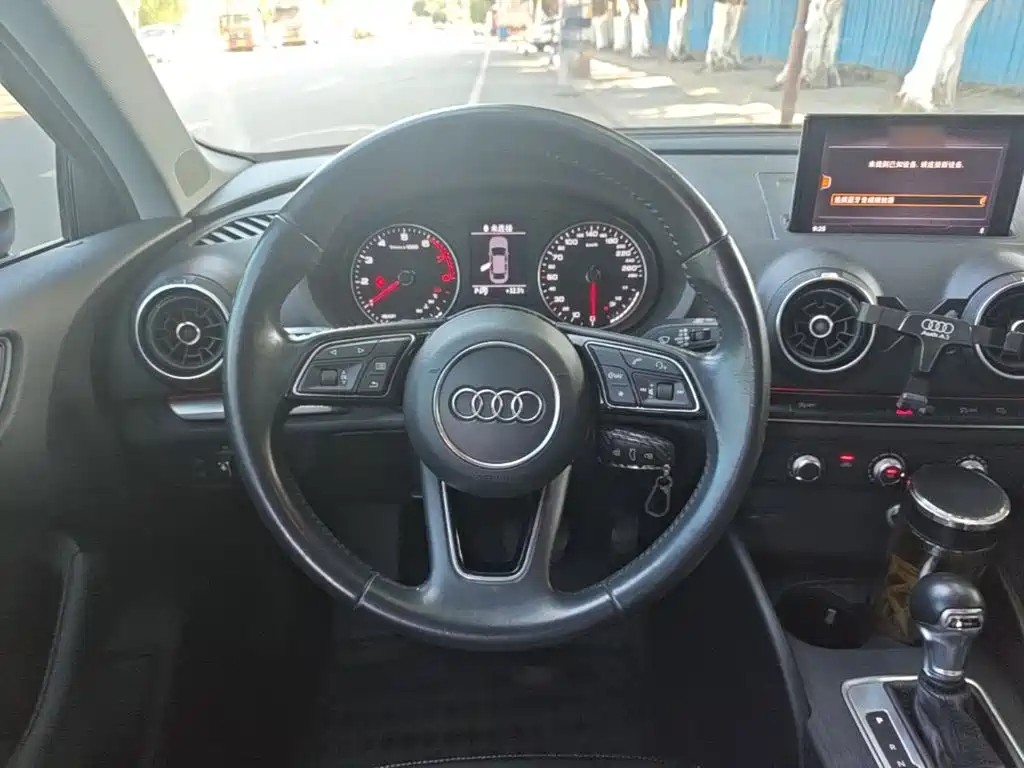 Audi A3 2018 — фото 11