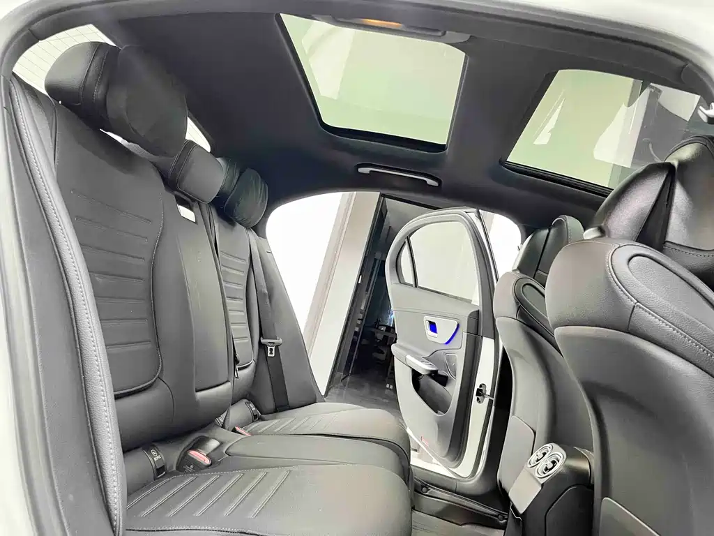 Mercedes-Benz C-Class 2024 — фото 14