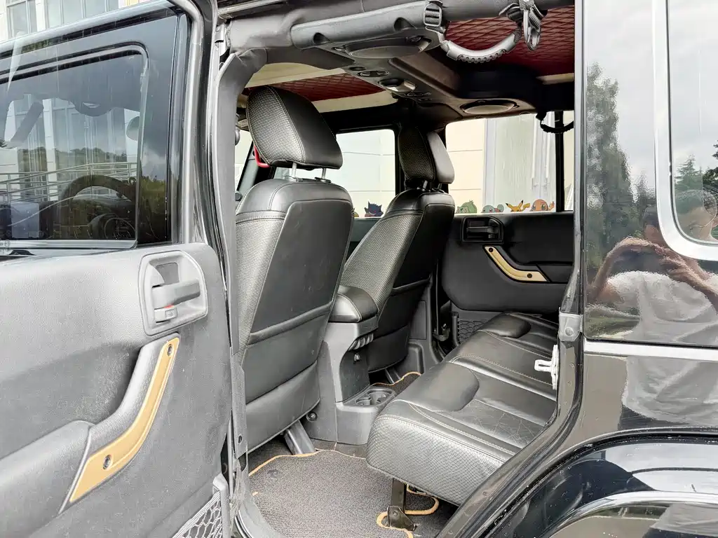 Jeep Wrangler 2014 — фото 10