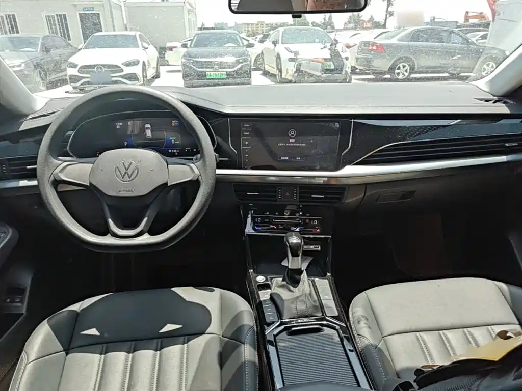 Volkswagen Passat PHEV 2022 — фото 10