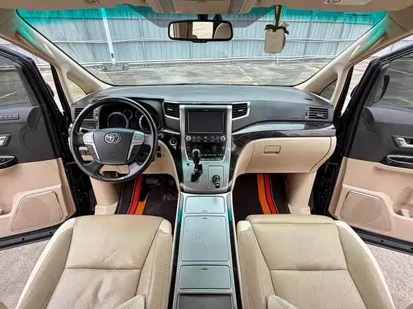 Toyota Alphard 2014