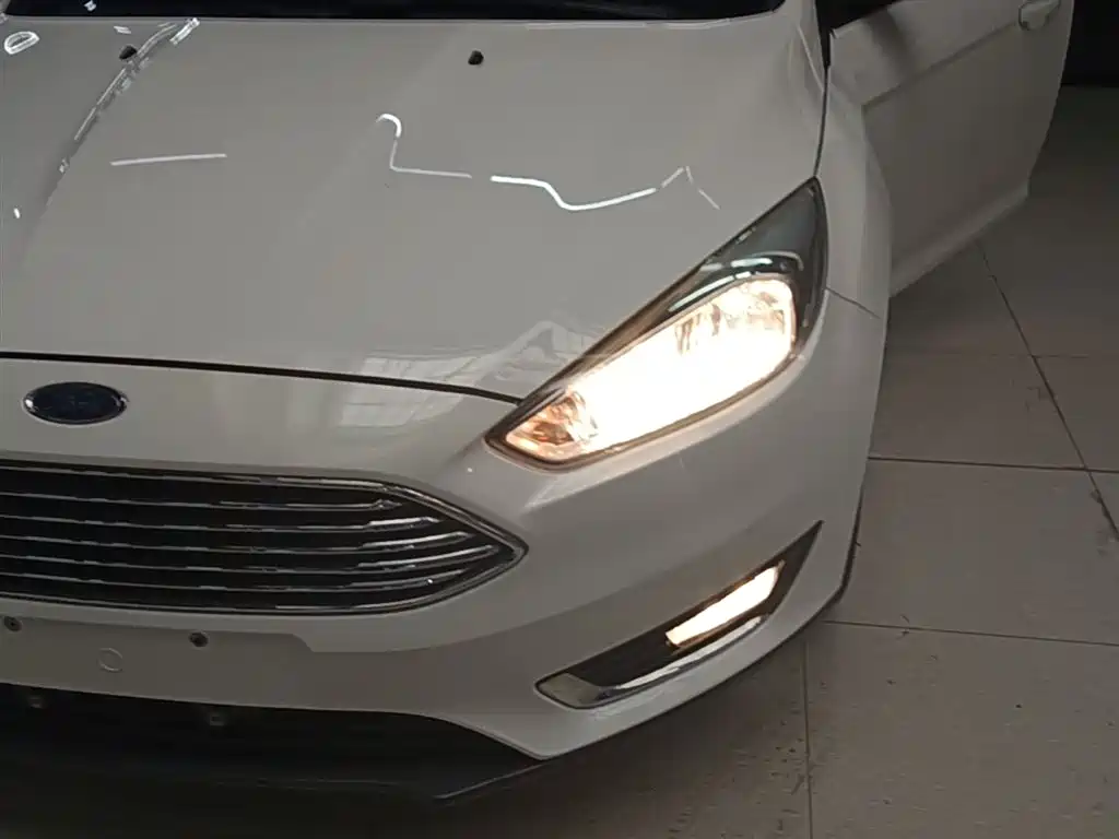 Ford Focus 2015 — фото 23
