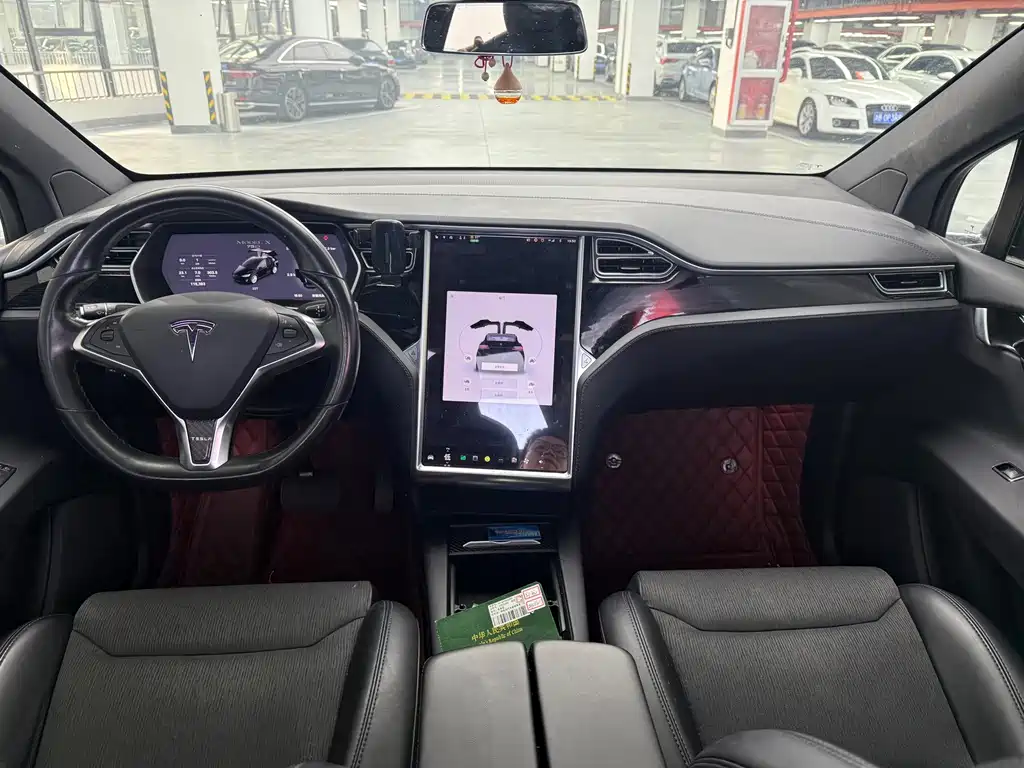 Tesla Model X 2018 — фото 6
