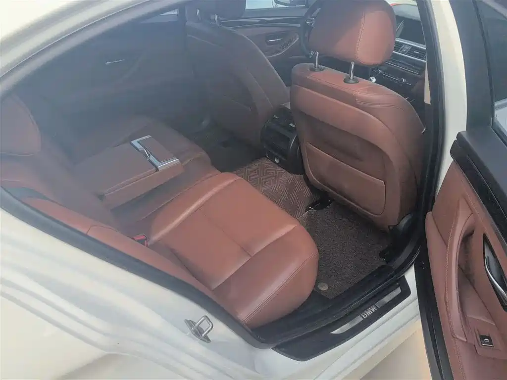 BMW 5 Series 2016 — фото 16