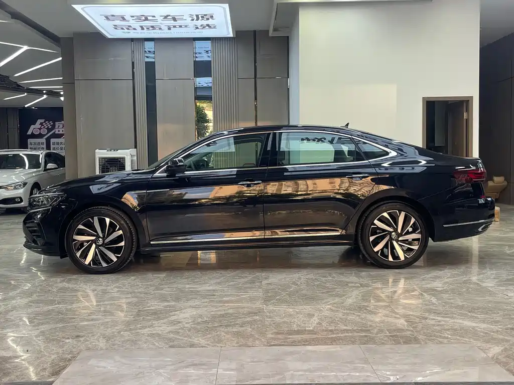 Volkswagen Passat 2025