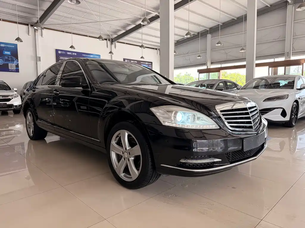 Mercedes-Benz S-Class 2011